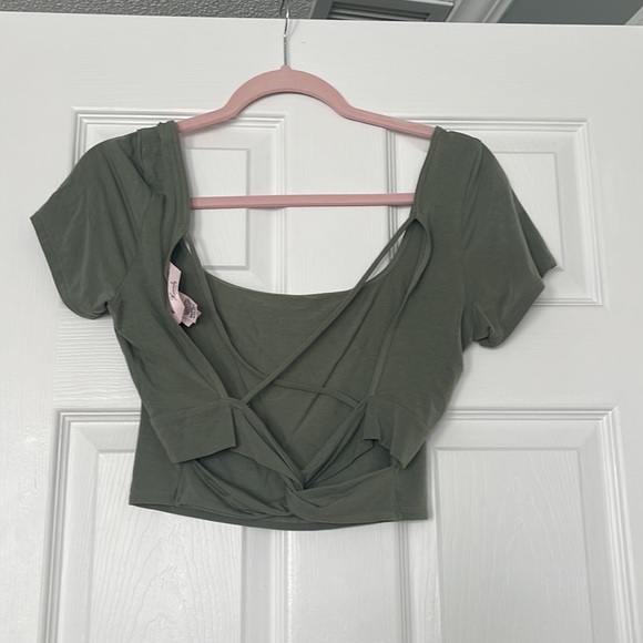 Victoria Secret green cropped shirt - Picture 2 of 3